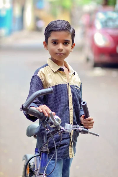 Indian Little Boy Enjoying Cycle Ride — Stockfoto