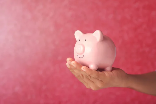 Menino Segurando Banco Porquinho Para Economia — Fotografia de Stock