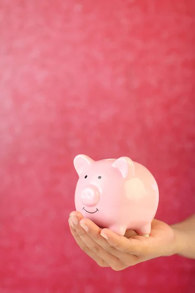 Menino Segurando Banco Porquinho Para Economia — Fotografia de Stock