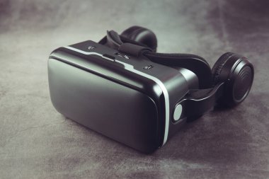 Beyaz arkaplanda izole edilmiş modern VR Gözlükleri
