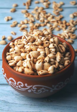 Kasede patlamış buğday taneleri