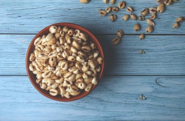 Kasede patlamış buğday taneleri