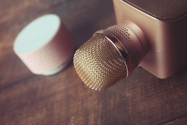 Hoparlörlü kablosuz bluetooth mikrofon