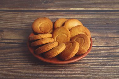 Tepside ev yapımı tereyağlı bisküvi.