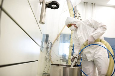 Kimya laboratuvarında, geliştirme konseptinde, eczanede ilaç üretimi