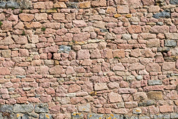 Pembe Taşlardan Kale Duvarının Bir Parçası Çeşitli Şekillerdeki Taşlar Dikkatle — Stok fotoğraf