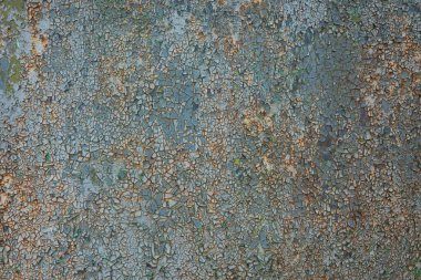 Kırık gri ve mavi boyalı eski bir metal levha. Pas çatlaklarda görülebilir. Doku mozaik gibi. Arkaplan.