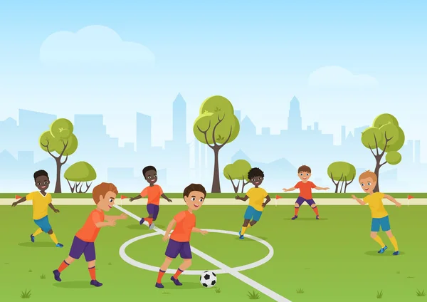 Juego de fútbol para niños. Chicos jugando fútbol en el campo de deportes de la escuela. Dibujos animados vector ilustración . — Archivo Imágenes Vectoriales