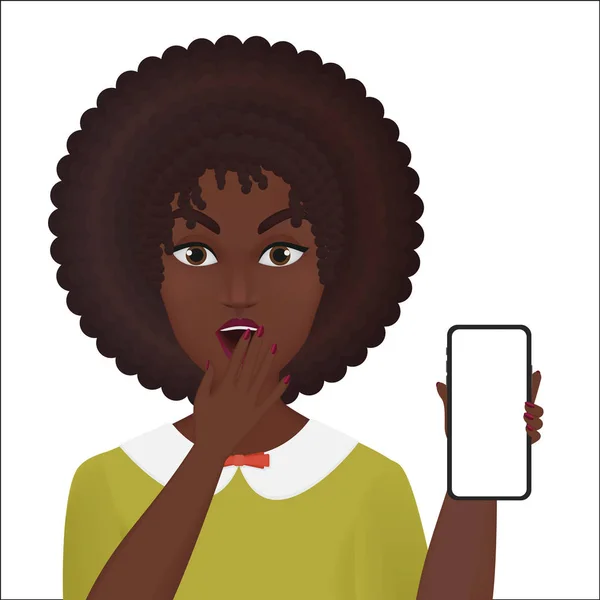 Linda mujer afroamericana sorprendida joven sosteniendo nuevo teléfono inteligente aislado . — Vector de stock