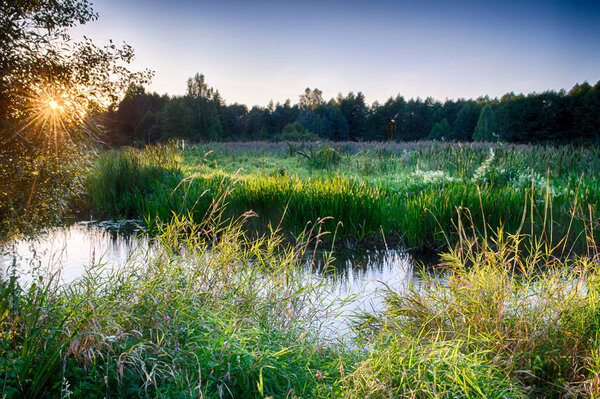 закат на реке