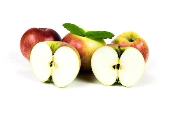 Зрізати Яблуко Зеленим Листом — стокове фото