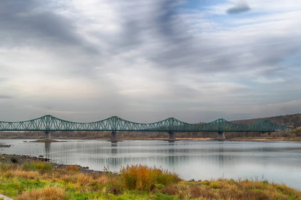 橋と川のヴィスワ川 ポーランド — ストック写真