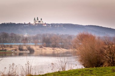 Krakow, Polonya kenti civarında Vistula Nehri