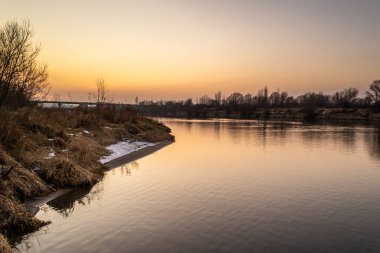 Krakow, Polonya kenti civarında Vistula Nehri