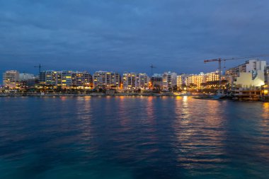 Geceleri Sliema, ışıklar ile aydınlatılmış, Malta