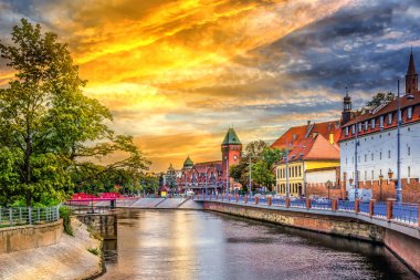 Wroclaw şehri güneşli bir yaz günü, Polonya