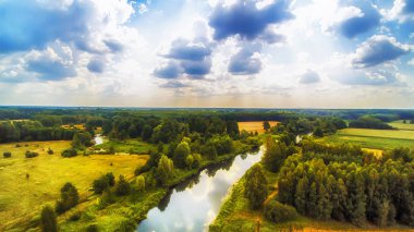 Yaz günü Gizemli nehir Widawka, Polonya
