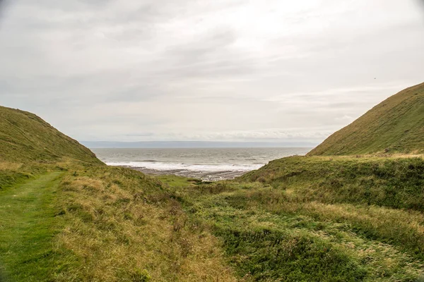 Costa Con Playa Monumentos Gales — Foto de Stock