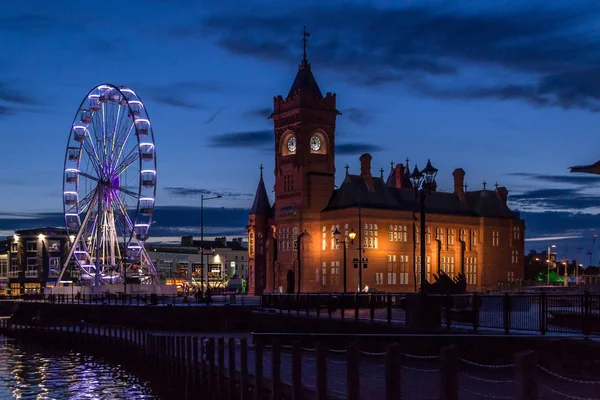 Galler Cardiff Kentindeki Tarihi Bölümü Ile Birlikte Liman — Stok fotoğraf