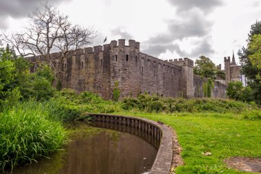 Cardiff, Galler'deki Ortaçağ kalesi
