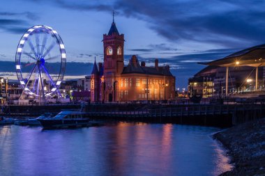 Galler 'in Cardiff kentindeki tarihi bölümü ile birlikte liman..