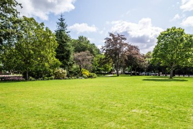 Cardiff şehrinin sokakları ve mimarisi, Galler.