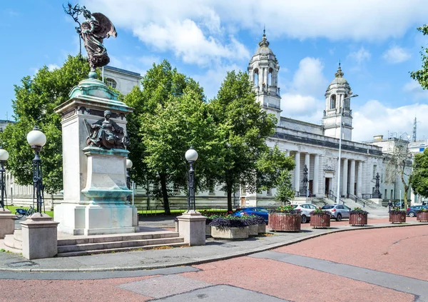 Cardiff şehrinin sokakları ve mimarisi, Galler.