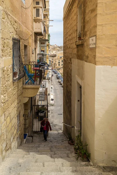 Smalle Straat Omringd Door Oude Huurwoningen Malta — Stockfoto