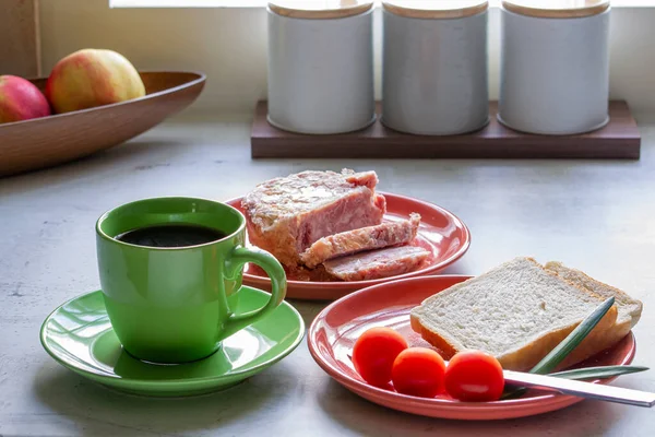 Morgen Morgenmad Med Toast Sort Kaffe - Stock-foto