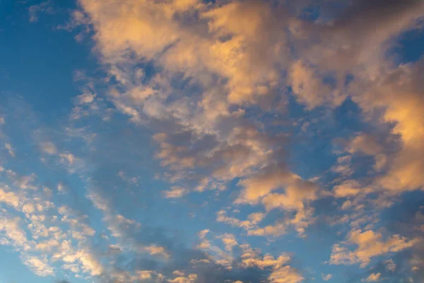 Colorido Atardecer Con Nubes — Foto de Stock