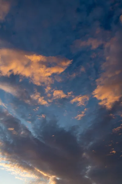 Colorido Atardecer Con Nubes — Foto de Stock