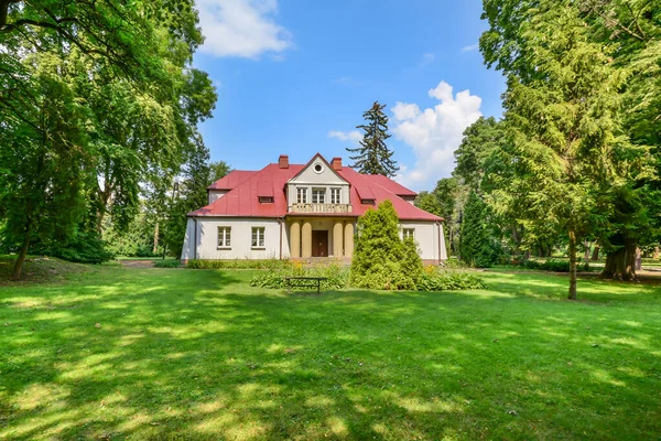 Das Neoklassizistische Herrenhaus Wurde Beginn Des Jahrhunderts Erbaut Hat Eine — Stockfoto