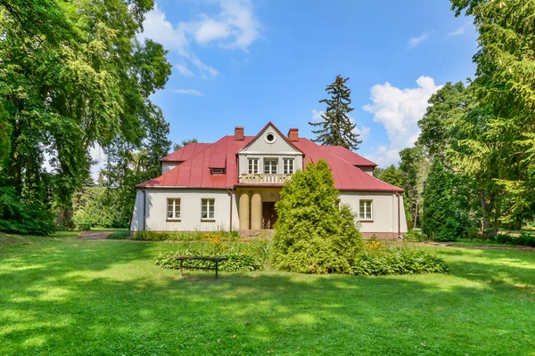 Das Neoklassizistische Herrenhaus Wurde Beginn Des Jahrhunderts Erbaut Hat Eine — Stockfoto