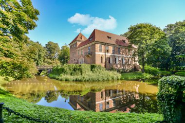 Orta Polonya 'daki Oporow Kalesi.