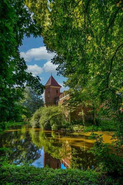 Schloss Oporow Mittelpolen — Stockfoto
