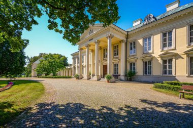 Polonya 'nın Galewice kentindeki tarihi saray.