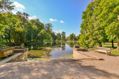 Polonya 'nın Arkadya köyündeki romantik park..