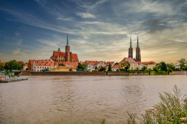 Wroclaw şehri güneşli bir yaz günü, Polonya