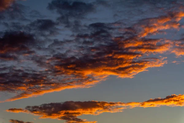 Sonnenuntergang Beleuchtet Die Wolken Himmel — Stockfoto