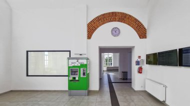 Polonya 'nın Zdunska Wola kentindeki tarihi tren istasyonu.