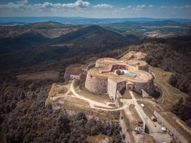 Polonya 'daki Srebrna Gra Kalesi.