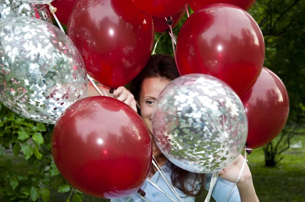 Mujer Feliz Con Fiesta Cumpleaños Balones Aire Libre Verano Verdadera — Foto de Stock