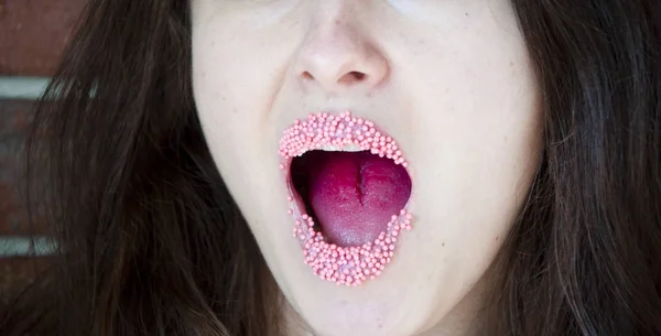 Różowy Kropi Warg Języka Opne Kobieta Usta — Zdjęcie stockowe