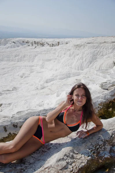 Dead Sea Salty Shore Sexy Girl Cotton Castle Southwestern Turkey — Stock Photo, Image