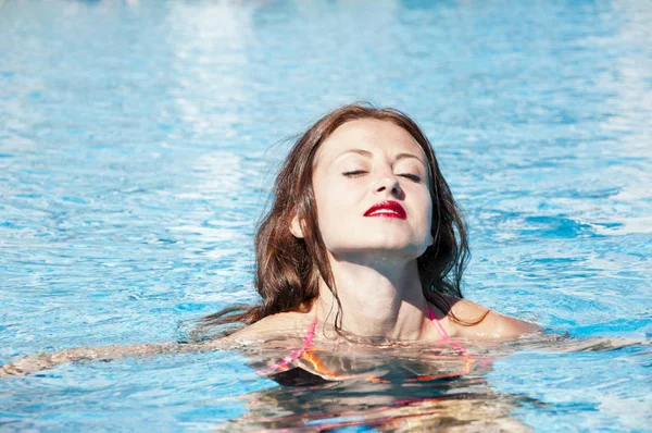 Letní Prázdniny Cestování Maledivy Sexy Žena Bazénu Miami Beach Slunečno — Stock fotografie