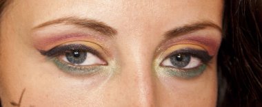 Genç sevimli seksi kadın veya kız pocahontas etnik kabile moda parlak renkli makyaj güzel yüzü, closeup ile kadın gözleri