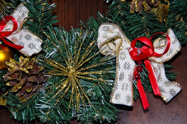 Weihnachts Oder Weihnachtsdekoration Aus Grünem Tannenzweig Des Neujahrsbaumes Mit Weißer — Stockfoto