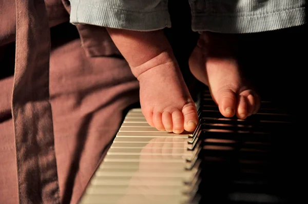 Closeup View Male Babyboy Bare Feet Small Toys Playing Piano — Stock Photo, Image