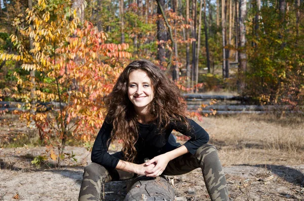 Sexy Woman Perfect Hair Autumn Forest Girl Wear Camouflage Jeans — Stock Photo, Image