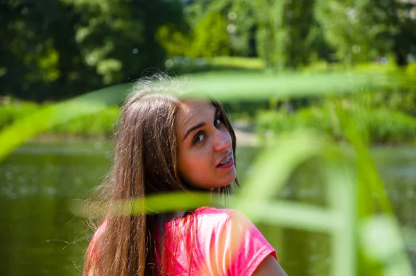 Unga Sexiga Leende Kvinna Eller Tjej Med Ganska Söt Ansikte — Stockfoto